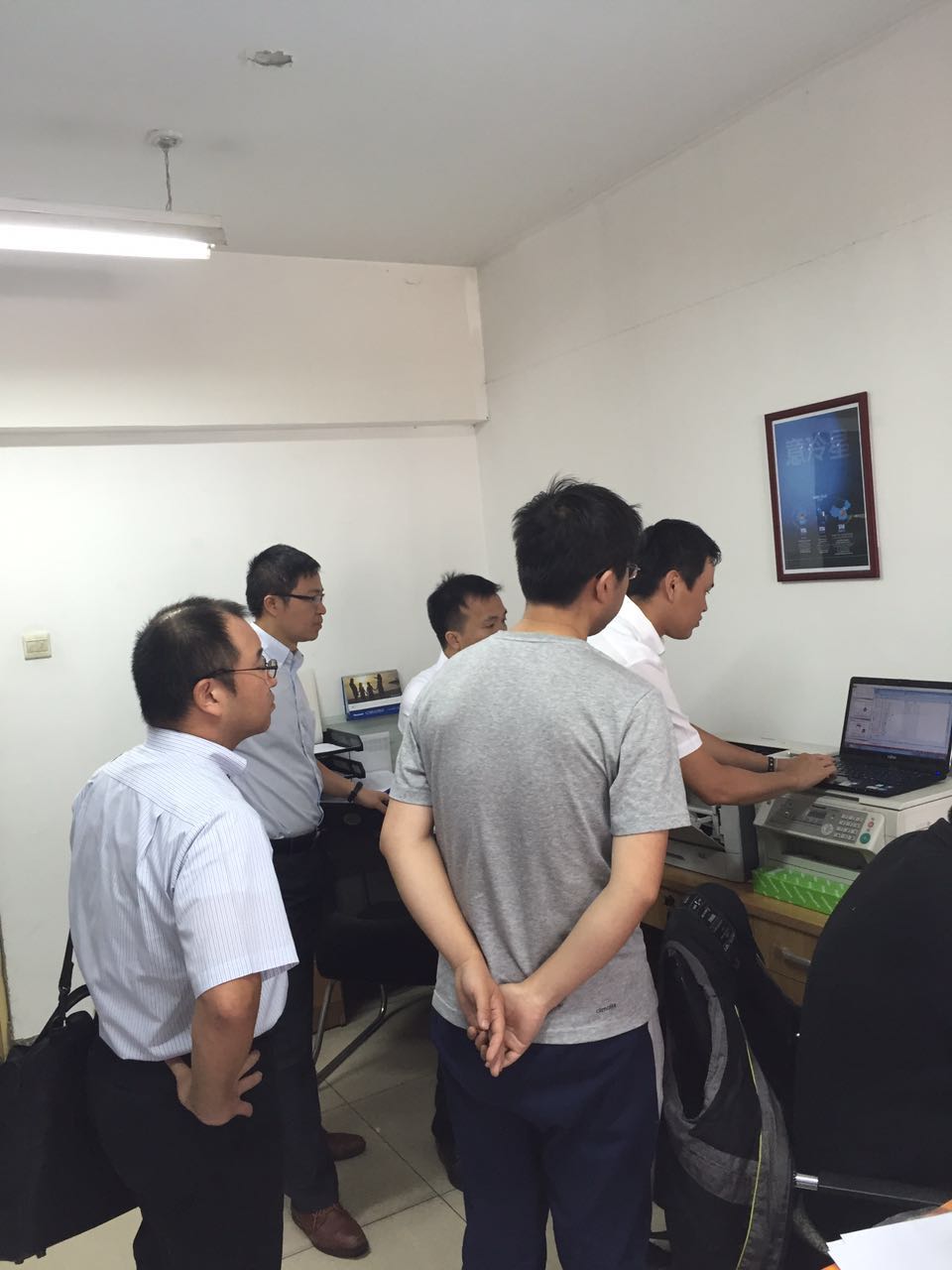 我司總經(jīng)理陪同四位代表拜訪客戶